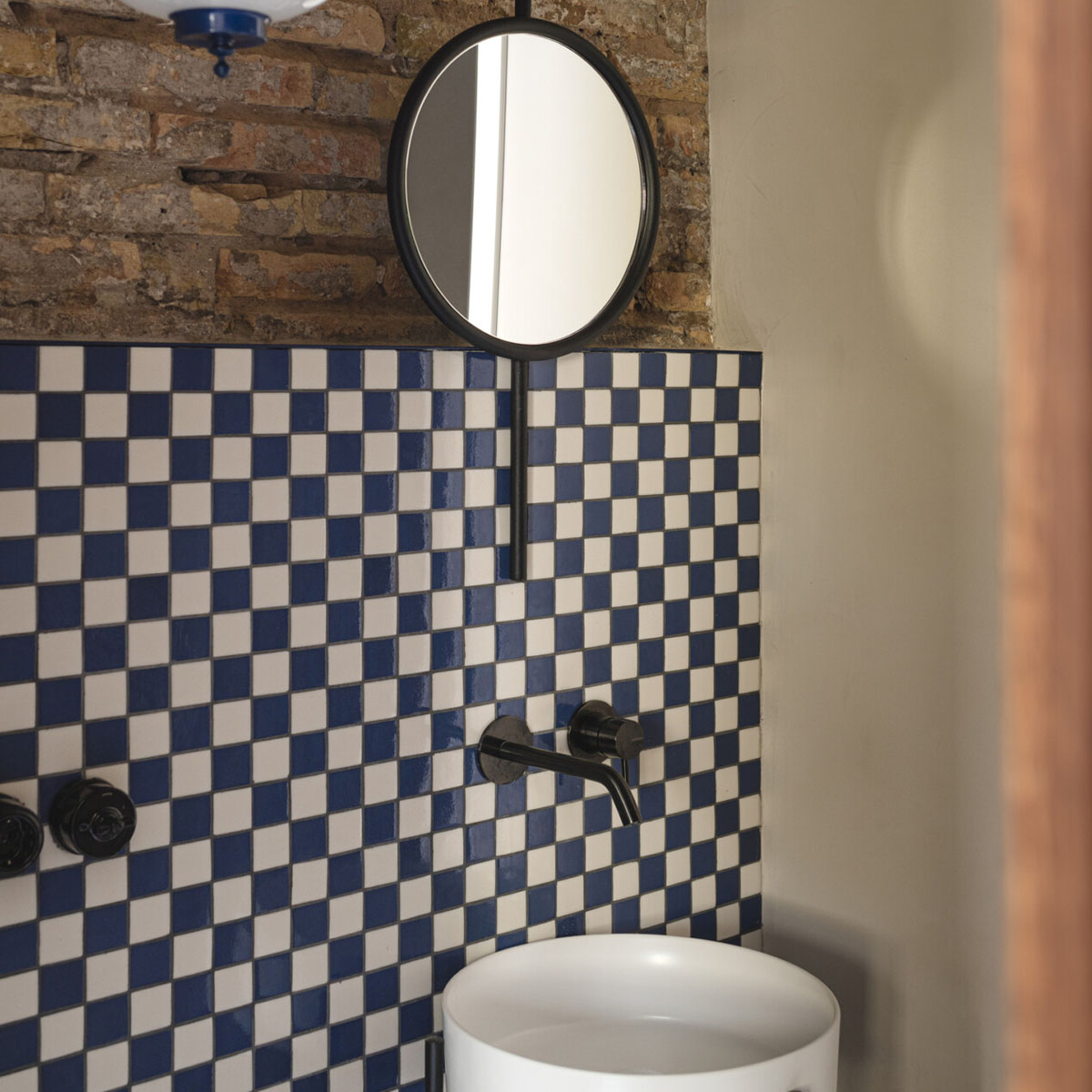 carelage de la tour mosaïque damier bleu blanc 4