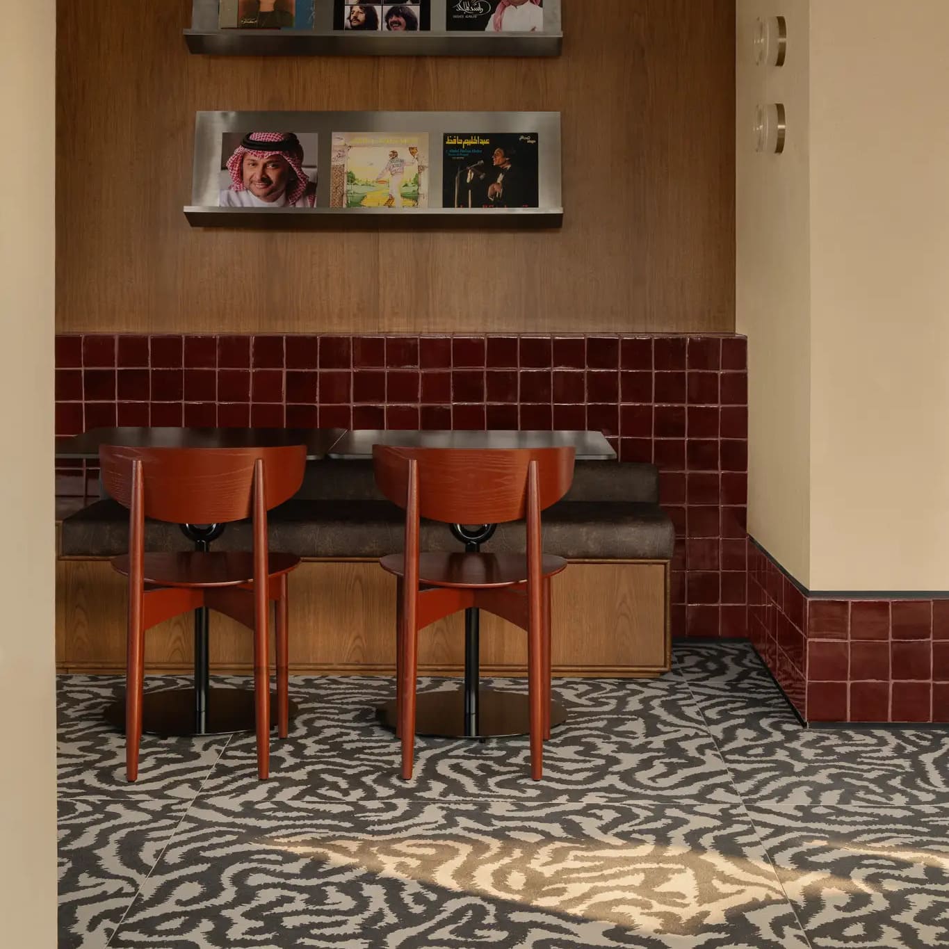 carrelage nok sol motif gris restaurant